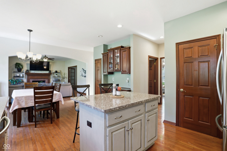 Listing Image 19