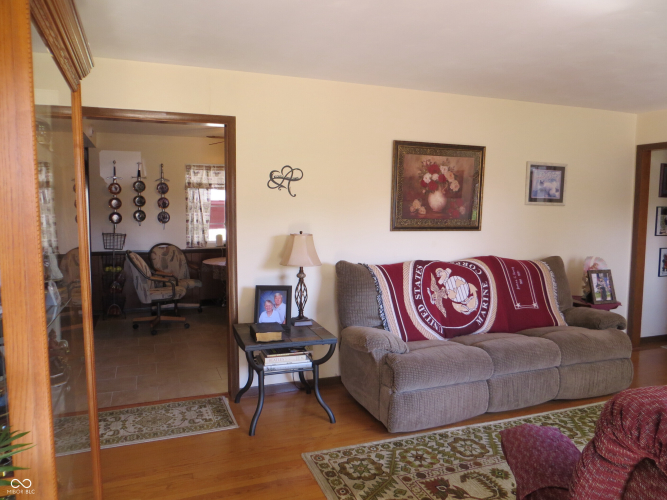 Listing Image 5