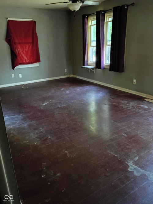 Listing Image 11