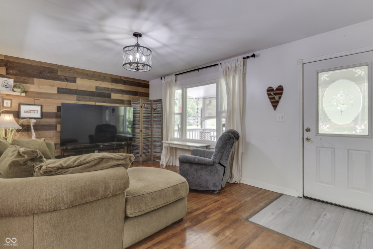 Listing Image 8
