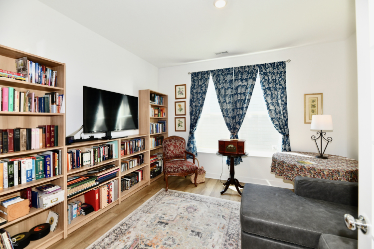 Listing Image 14