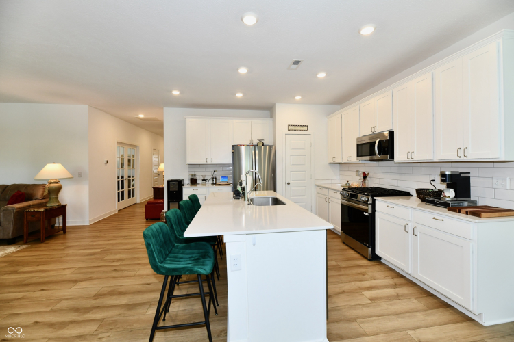 Listing Image 10