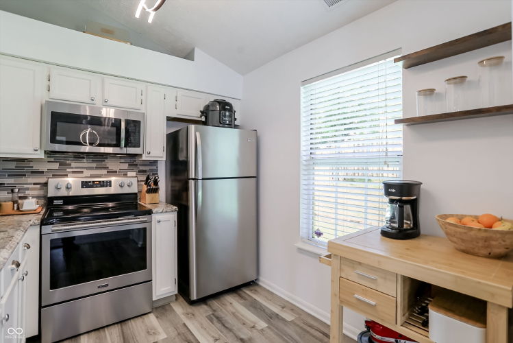 Listing Image 10