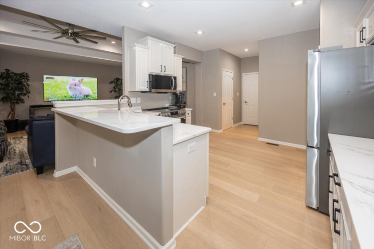 Listing Image 12