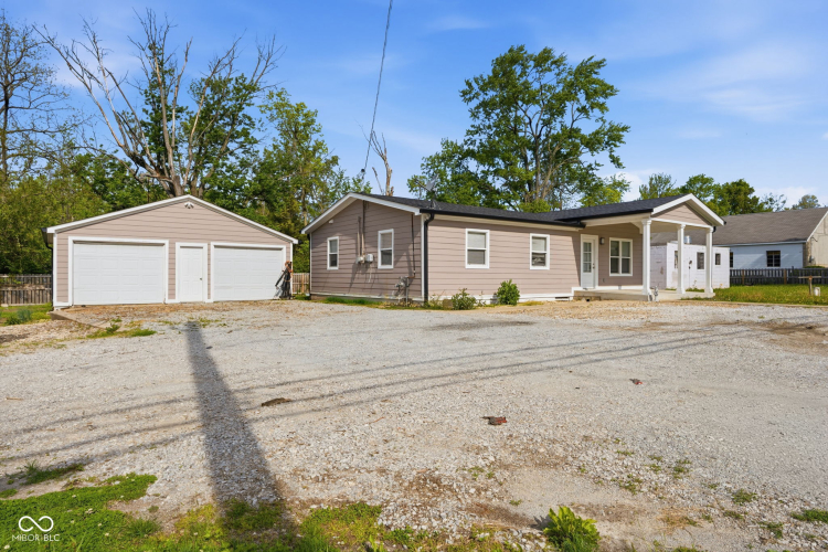 Listing Image 4