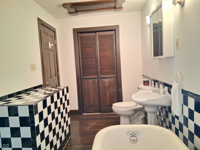 Listing Image 19