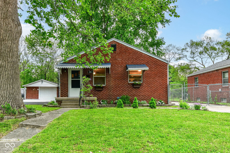 Listing Image 4