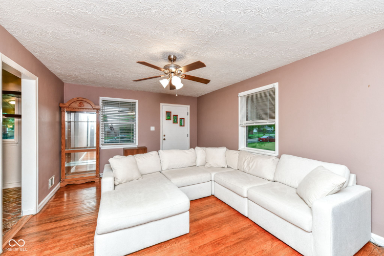 Listing Image 7