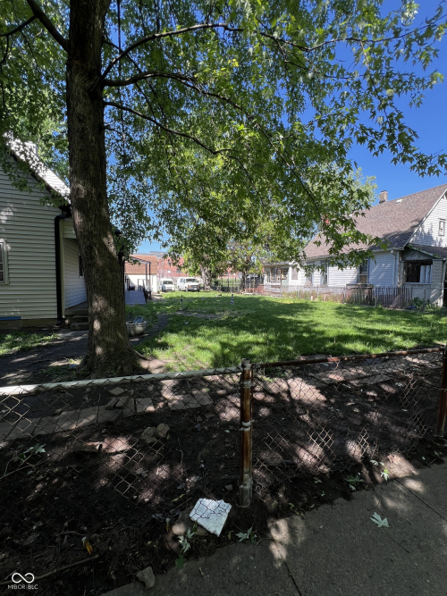 Listing Image 4