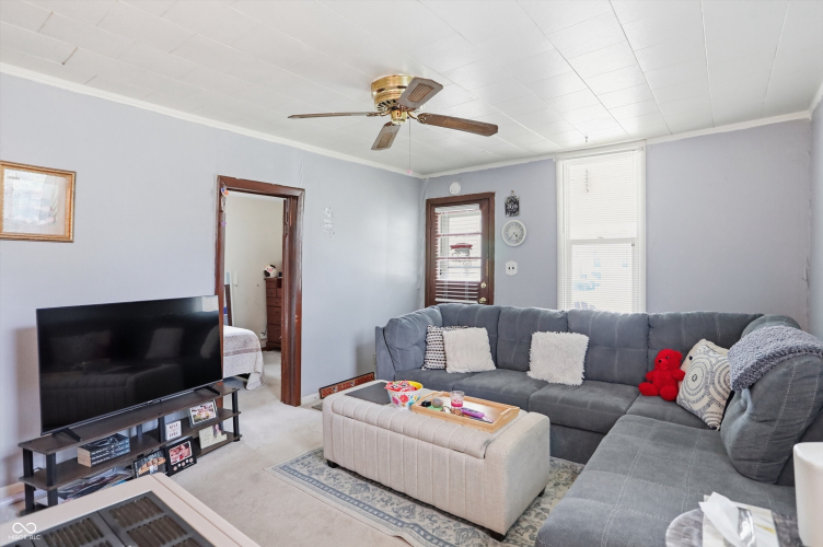 Listing Image 4