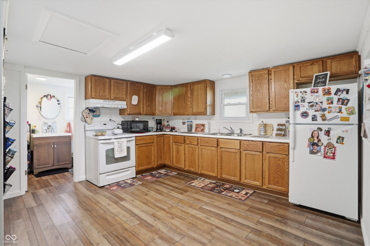 Listing Image 8