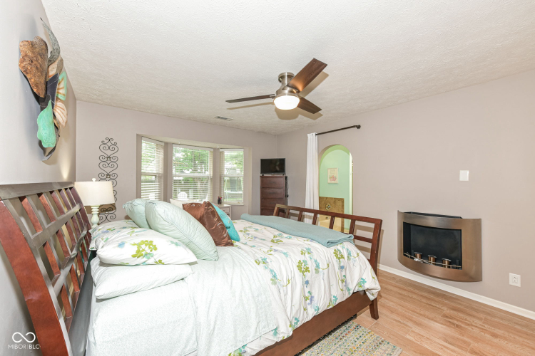Listing Image 17