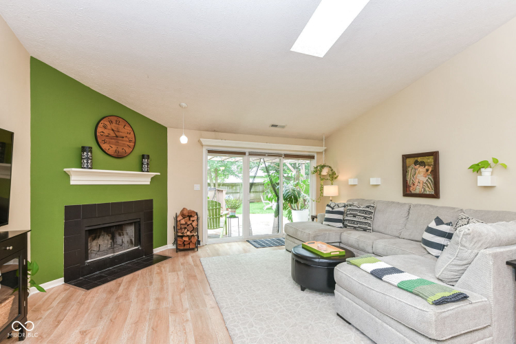 Listing Image 7
