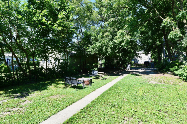 Listing Image 11