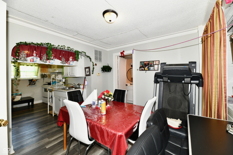 Listing Image 16
