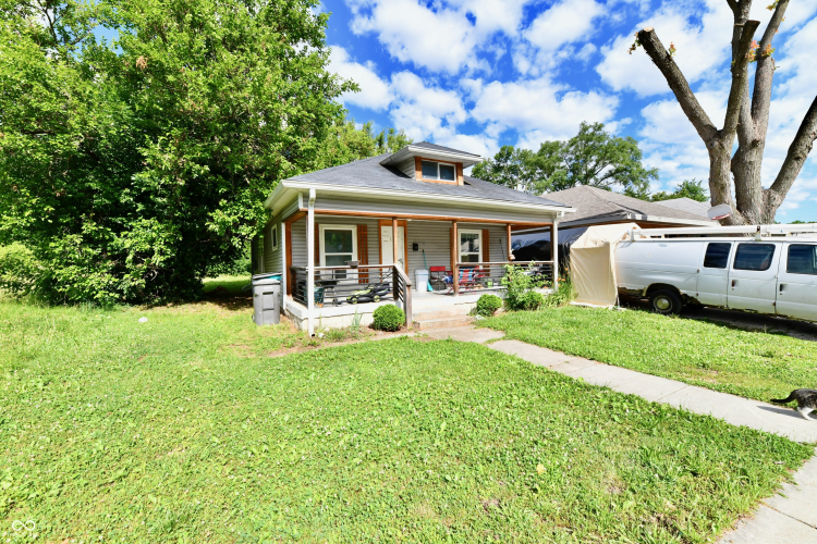 Listing Image 4