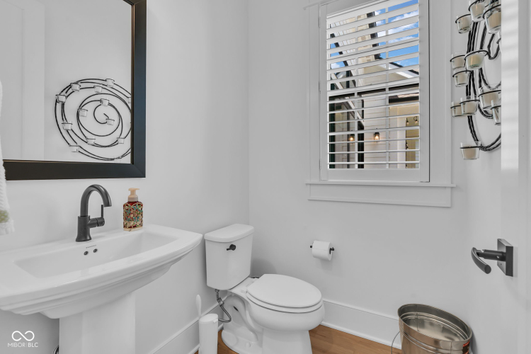Listing Image 21