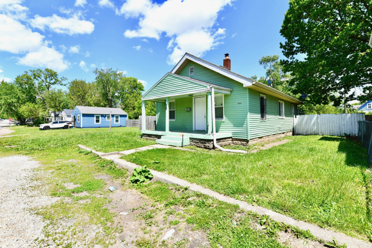 Listing Image 11