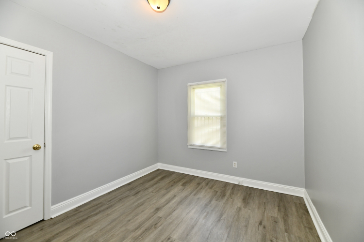 Listing Image 24