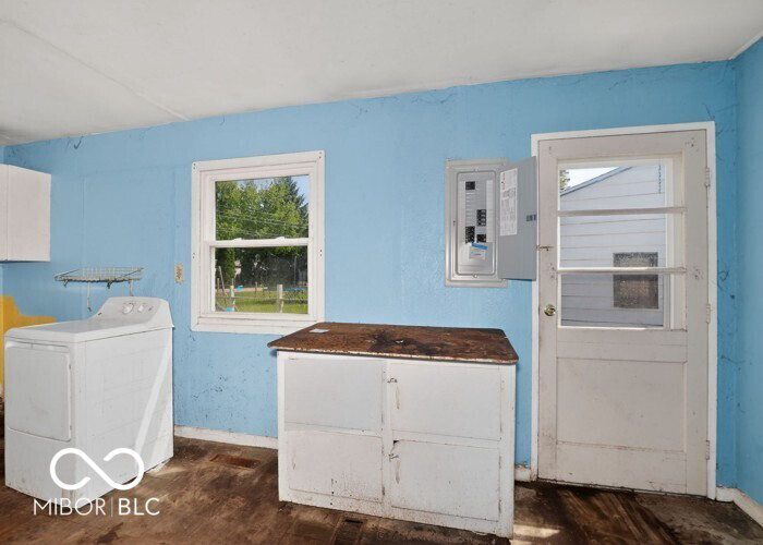 Listing Image 12