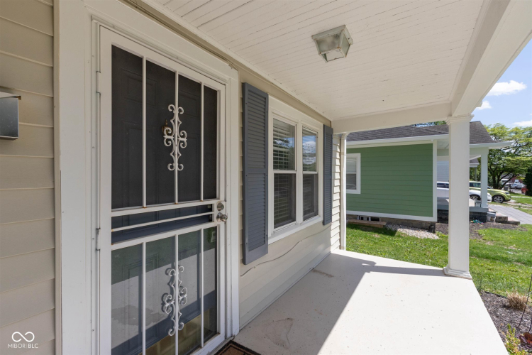 Listing Image 3