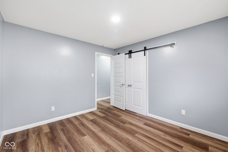 Listing Image 18