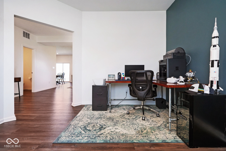 Listing Image 12