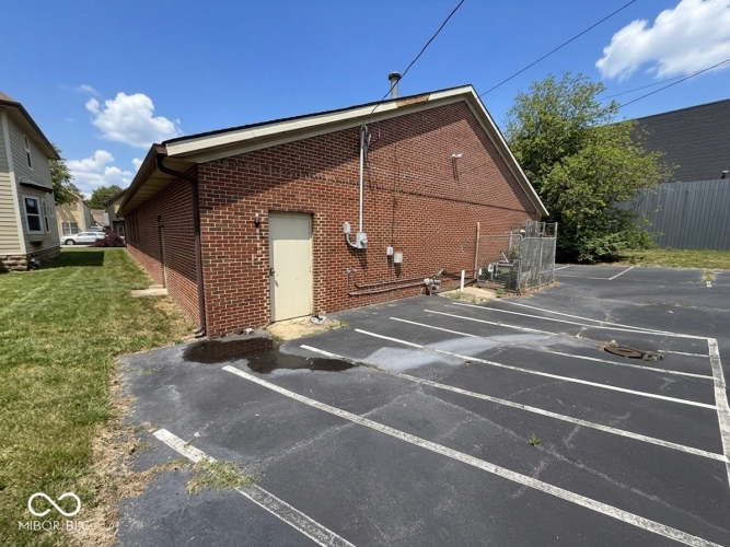 Listing Image 5