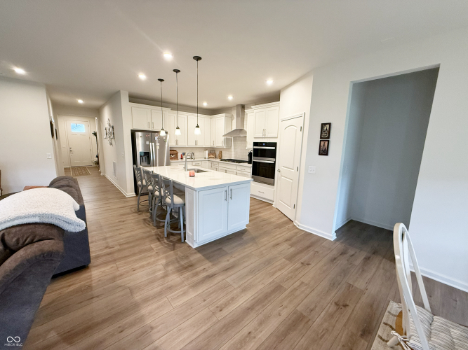 Listing Image 12