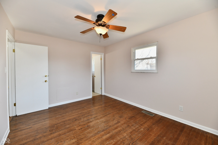 Listing Image 27