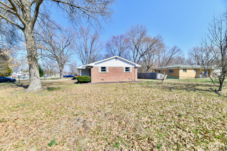 Listing Image 4
