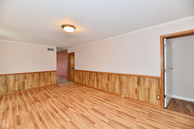 Listing Image 52