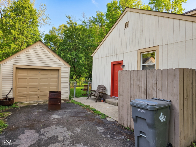 Listing Image 3