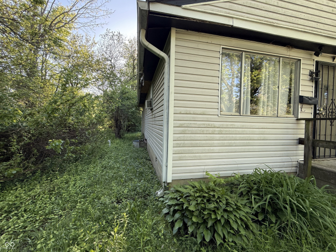 Listing Image 4