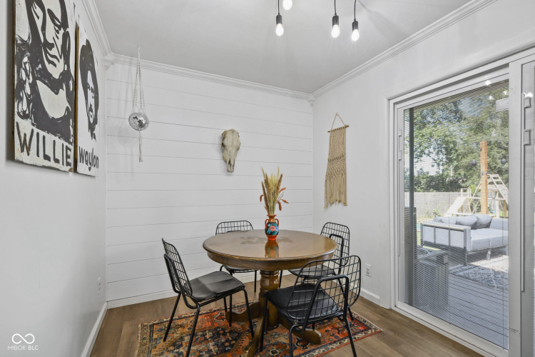 Listing Image 12