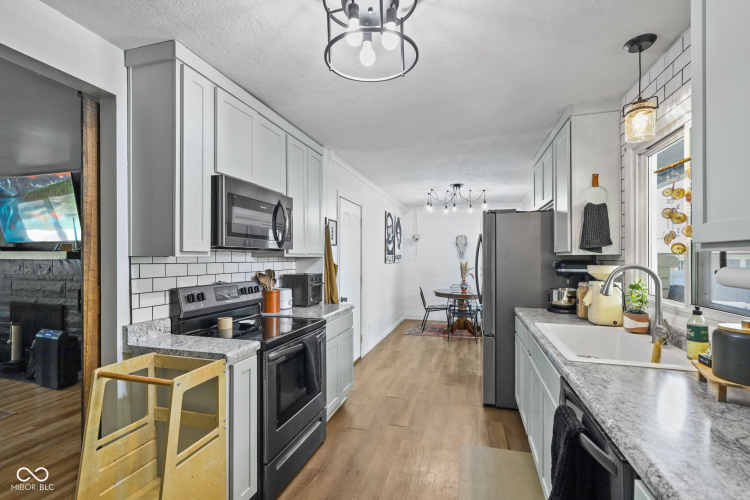 Listing Image 10