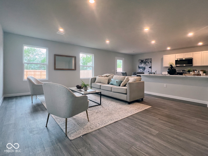 Listing Image 5
