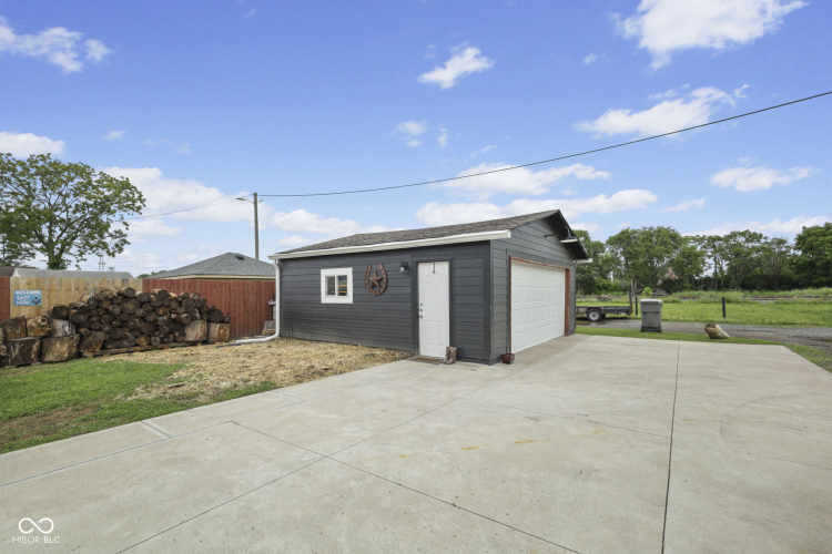 Listing Image 16