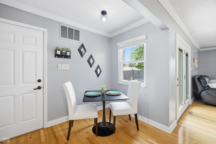Listing Image 12