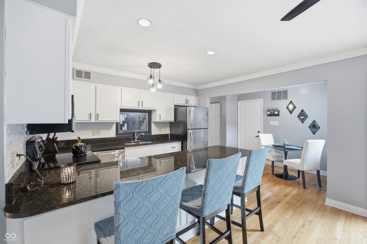 Listing Image 15
