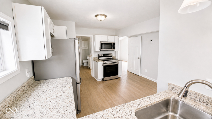 Listing Image 16