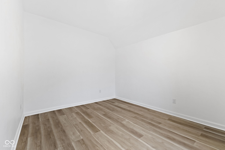 Listing Image 24