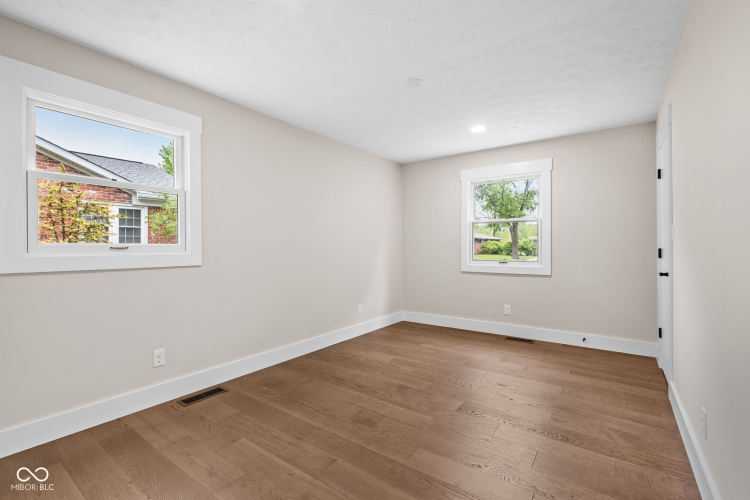 Listing Image 37