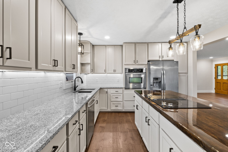 Listing Image 8