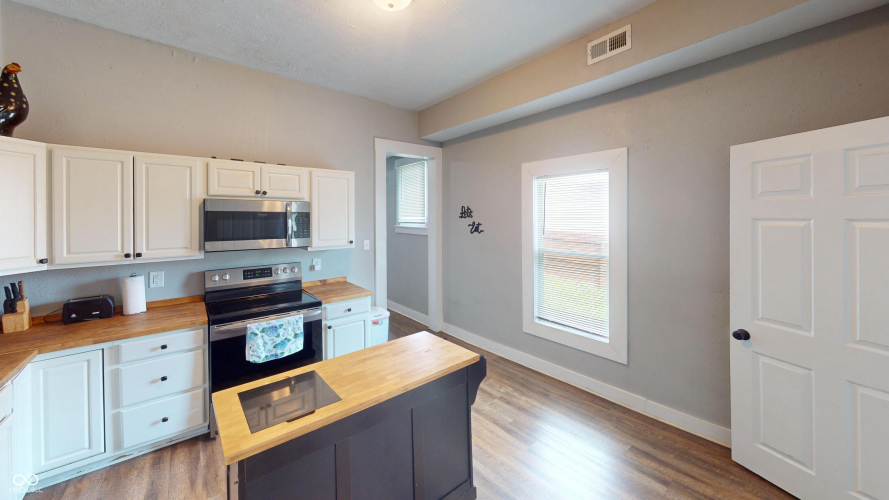 Listing Image 17
