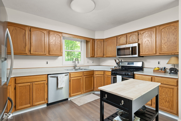 Listing Image 8