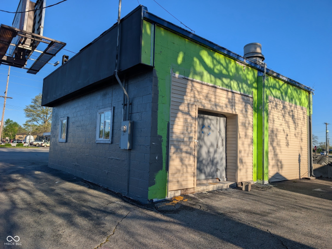 Listing Image 4