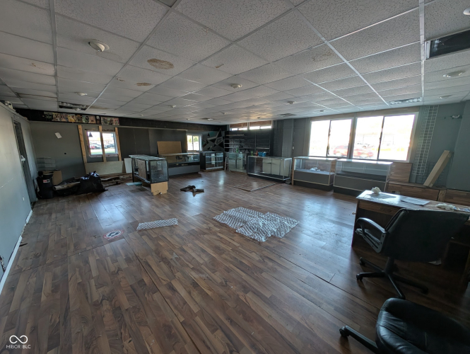 Listing Image 5