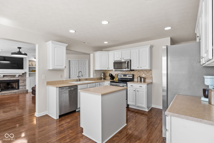 Listing Image 15