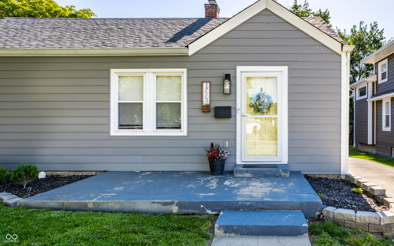 Listing Image 4